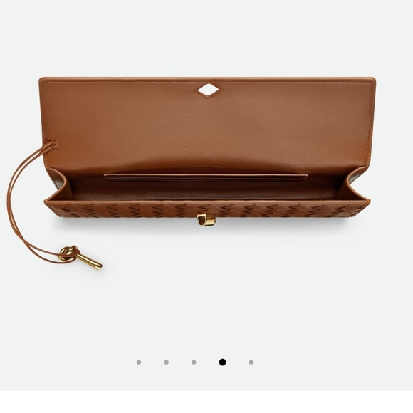 BOTTEGA VENETA ANDIAMO CLUTCH COGNAC COLOR - Picture 4 of 10